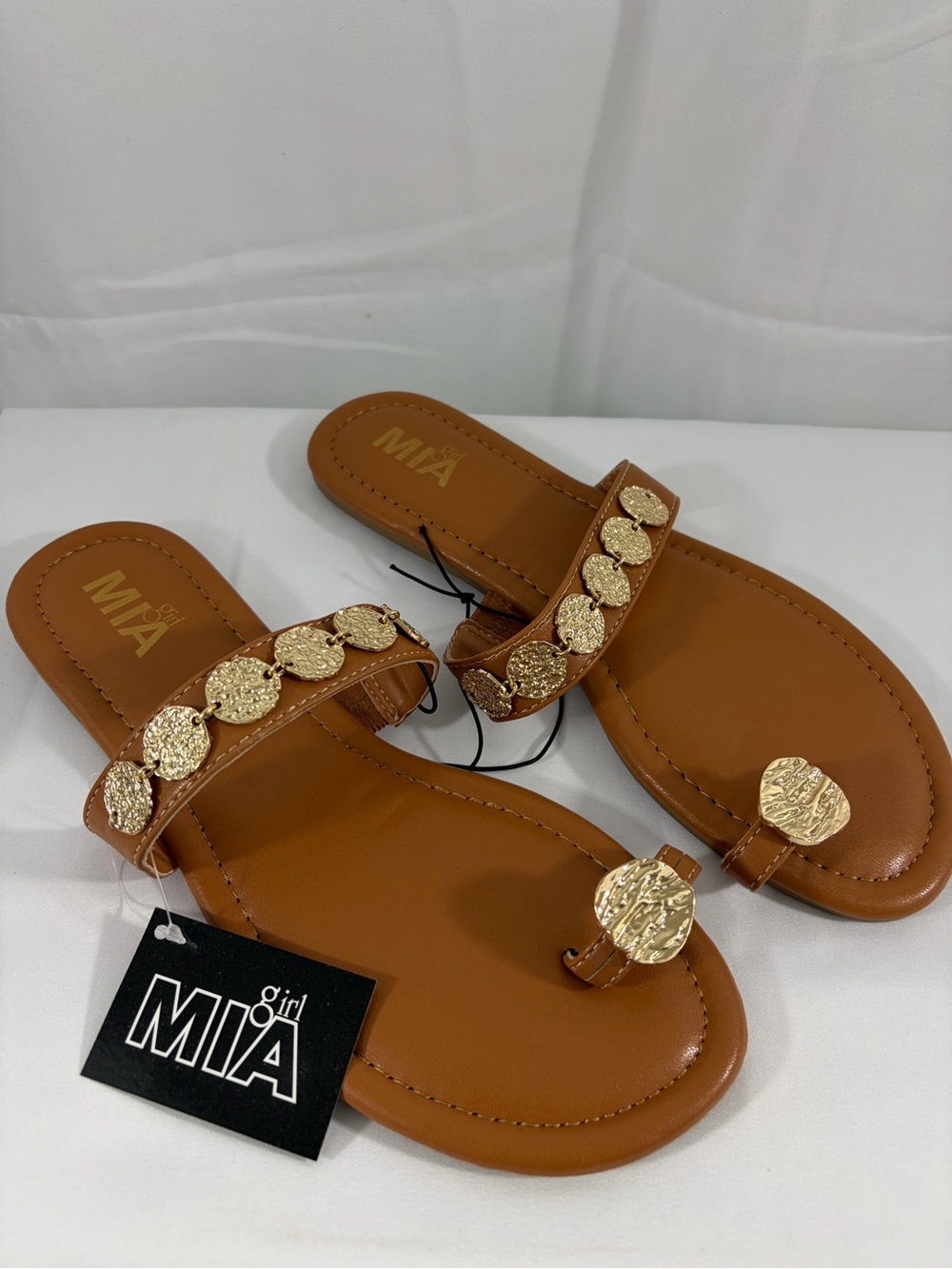 NWT Girl MIA Women’s Size 8 Brown Gold-Accent Toe Ring Sandals